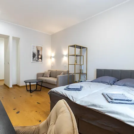 Apartment Dale Smichov Riverside - Metro Andel